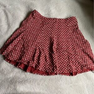 Hollister Stylish Red Patterned Skirt- size Large- stretchy waistband
